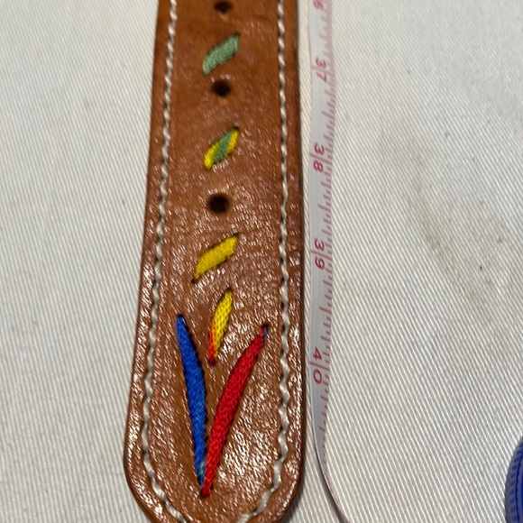 Beautiful vintage leather and embroidered belt Sz 34-38” - Picture 6 of 7